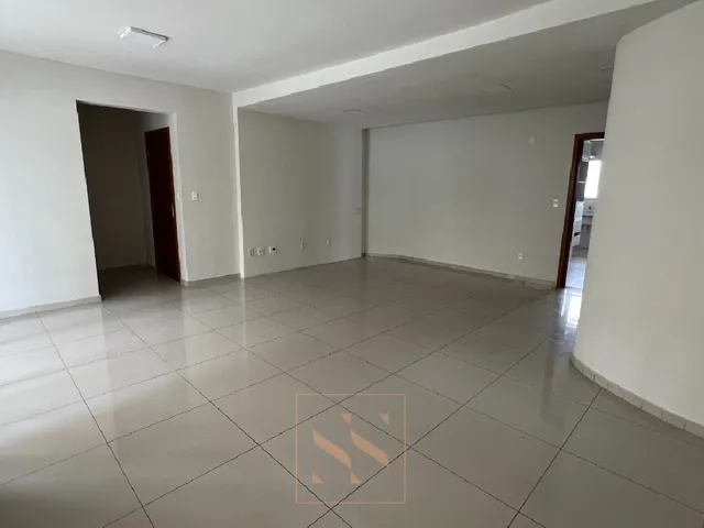 Imagem 3: Apartamento no bairro Umarizal: 03 suítes, 02 salas, 05 banheiros, 02 vagas e 165m²