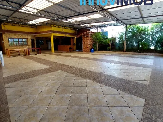 Imagem: A sala comercial possui 2 Banheiros, 300m² de Área e