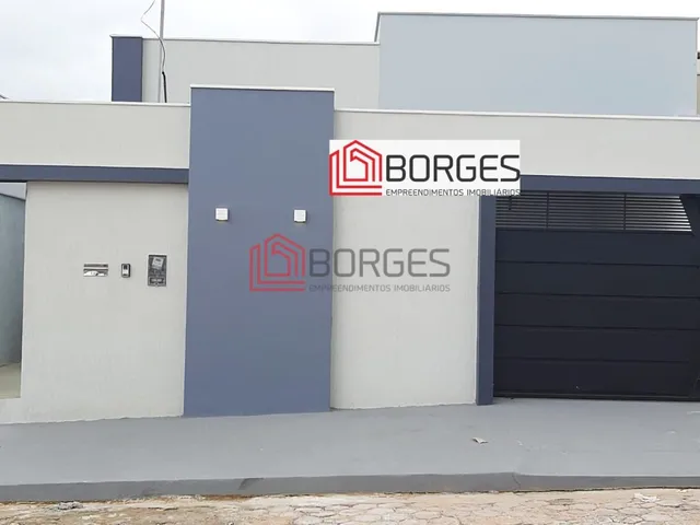 Imagem: A casa possui 3 Dormitórios, 1 Suíte, 2 Banheiros, 1 Vaga