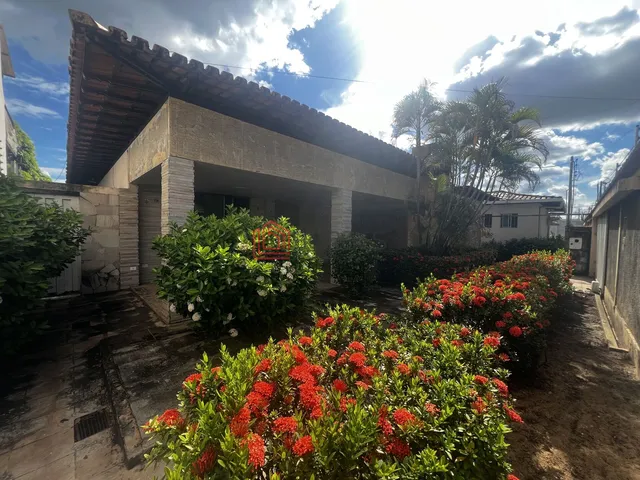 Imagem: A casa possui 10 Dormitórios, 4 Suítes, 8 Banheiros, 4