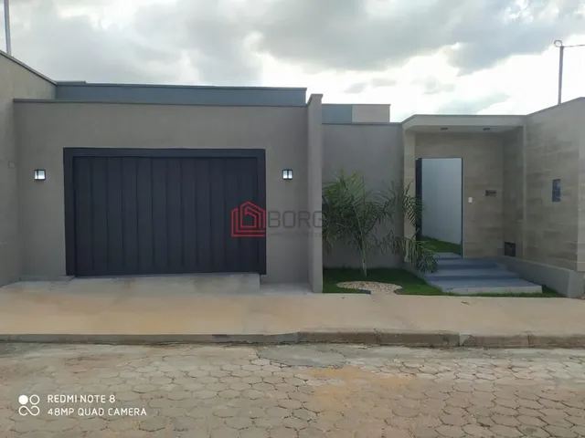Imagem: A casa possui 3 Dormitórios, 1 Suíte, 1 Banheiro, 2 Vagas