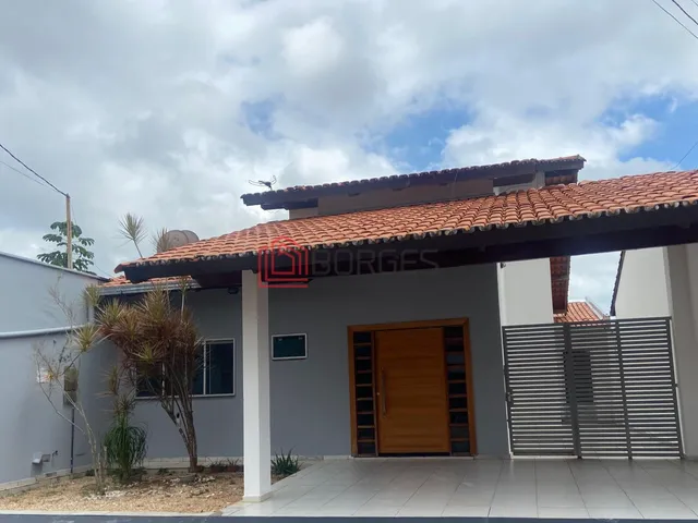 Imagem: A casa possui 3 Dormitórios, 1 Suíte, 2 Banheiros, 1 Vaga