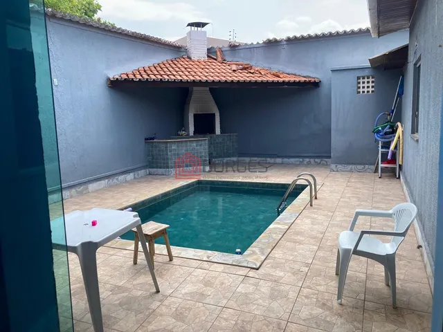Imagem 2: Casa com 04 quartos sendo 02 suites com closet, incluindo uma master com hidro, Piscina