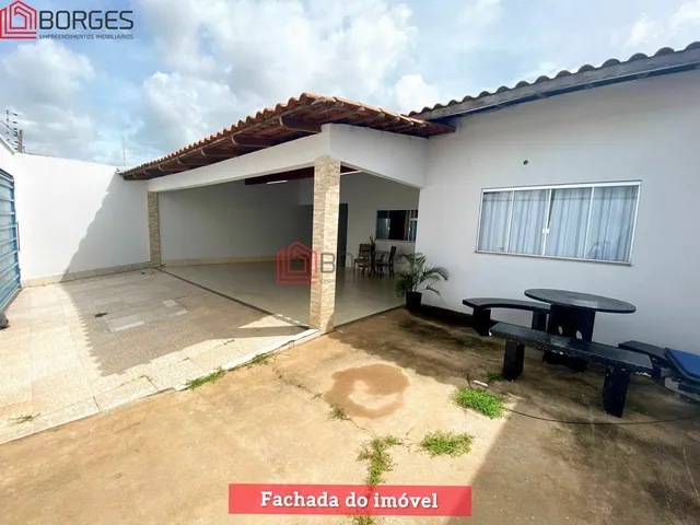 Imagem: A casa possui 3 Dormitórios, 2 Suítes, 3 Banheiros, 6