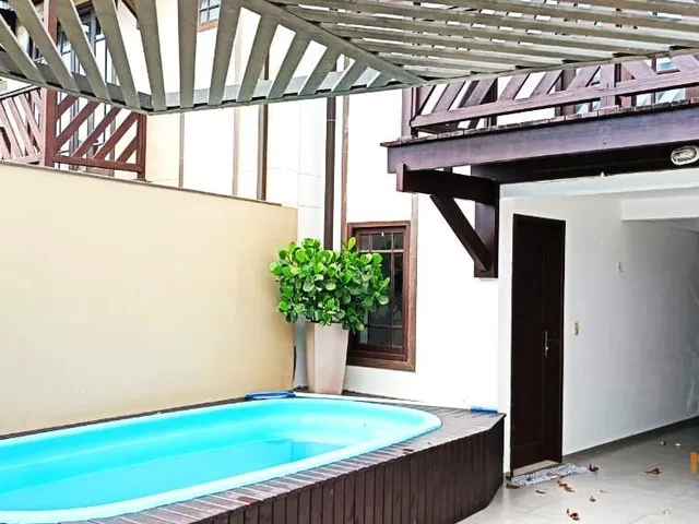 Imagem: Sobrado com Piscina Privativa
