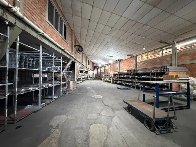 Imagem 4: Locação de Galpão Comercial de Alto Padrão com 02 Docas 10 Salas e 70 Vagas em