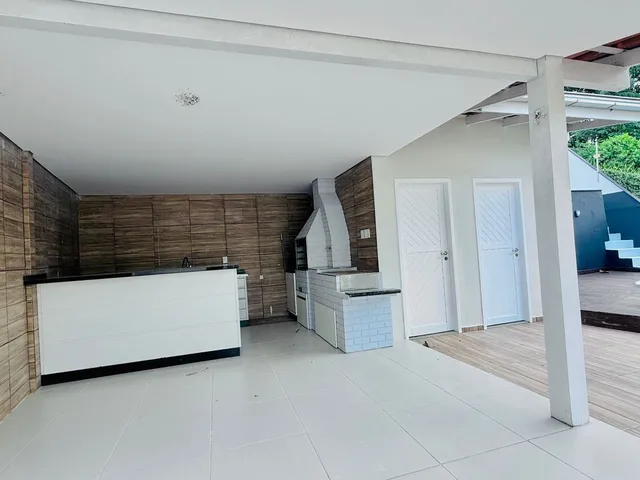 Imagem 1: OPORTUNIDADE: Casa à Venda no Bairro América, Joinville-SC Rua sem saída 3 quartos
