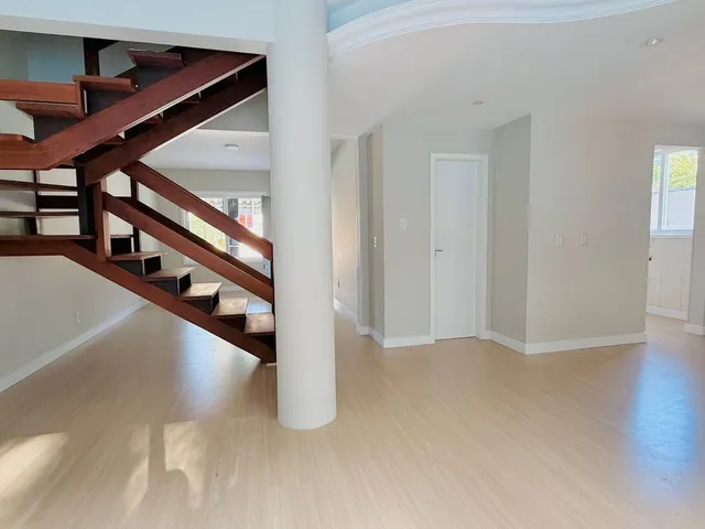 Imagem 4: OPORTUNIDADE: Casa à Venda no Bairro América, Joinville-SC Rua sem saída 3 quartos