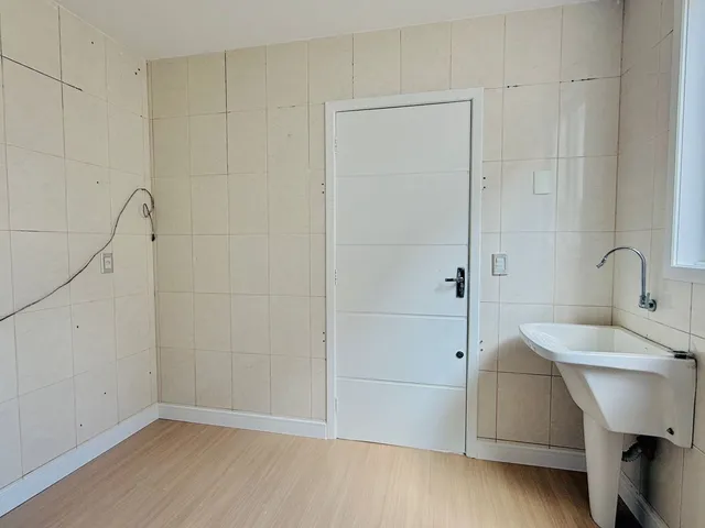 Imagem 8: OPORTUNIDADE: Casa à Venda no Bairro América, Joinville-SC Rua sem saída 3 quartos