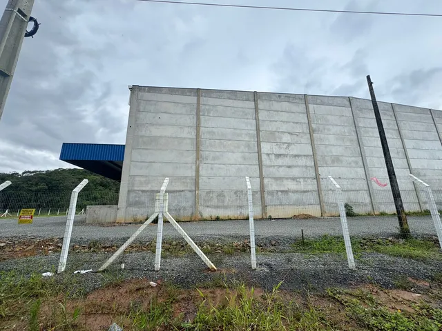 Imagem 3: Galpão Industrial para Locação em Joinville-SC, Bairro Rio Bonito - 6.000m², 1 Sala