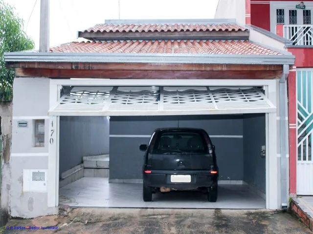Imagem: A casa possui 2 Dormitórios, 1 Suíte, 2 Banheiros, 2