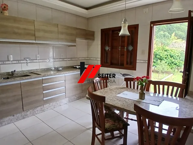 Imagem: A casa possui 5 Dormitórios, 2 Suítes, 2 Banheiros, 5
