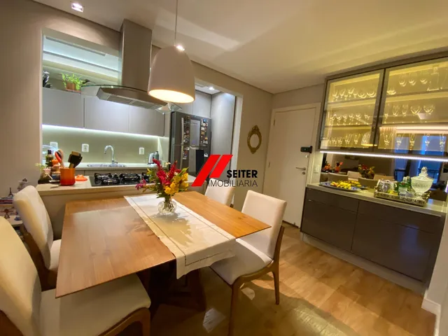 Imagem: O apartamento possui 2 Dormitórios, 1 Suíte, 2 Banheiros,