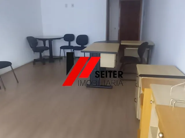 Imagem 2: Sala comercial à venda no centro de Florianópolis