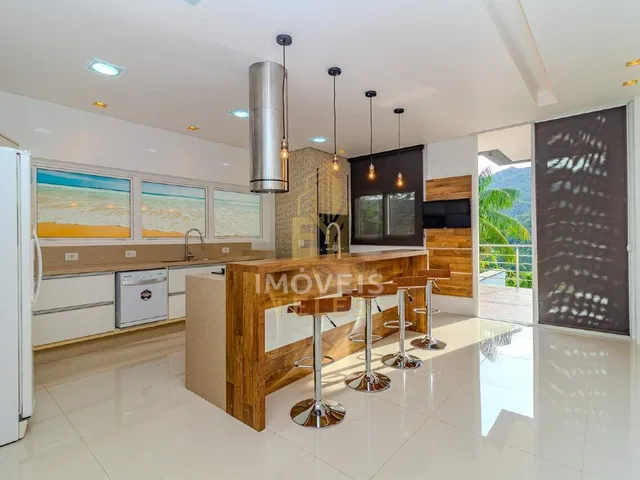 Imagem: Casa à venda no bairro Ariribá - Balneário