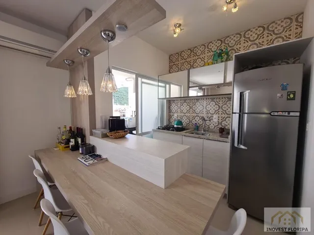 Imagem: A casa possui 3 Dormitórios, 2 Suítes, 1 Banheiro, 2