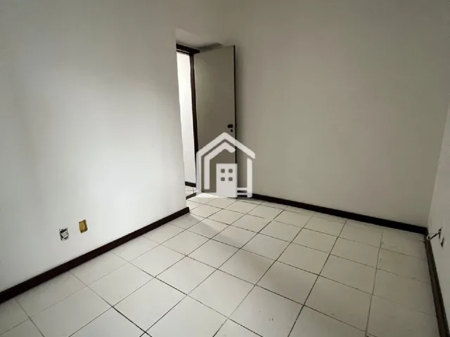 Imagem 15: Apartamento 03 quartos, amplo com dependência no Costa Azul