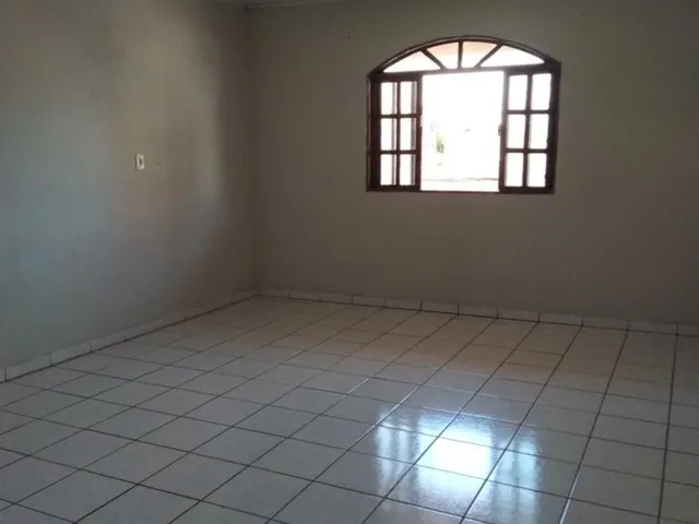 Imagem 3: Casa Comercial à Venda em Feu Rosa, Serra-ES: 5 Quartos, 2 Salas, 4 Banheiros, 1 Vaga de