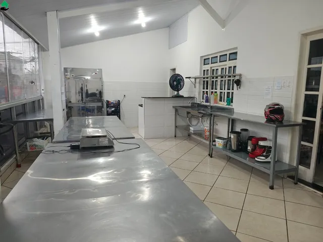 Imagem 15: Ponto Comercial à Venda em Serra-ES, Bairro José de Anchieta: 2 salas, 6 banheiros