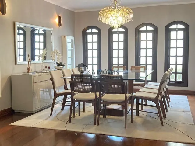 Imagem: A casa em condomínio possui 4 Dormitórios, 4 Suítes, 5
