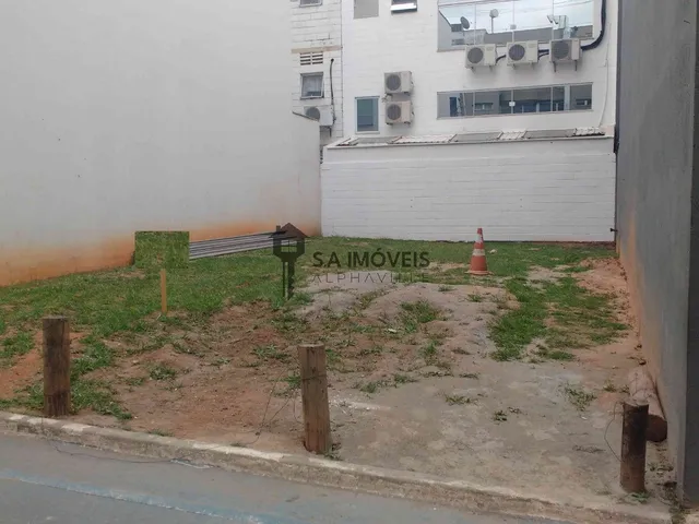 Imagem: O terreno possui 128m² de Área Privada e está localizado