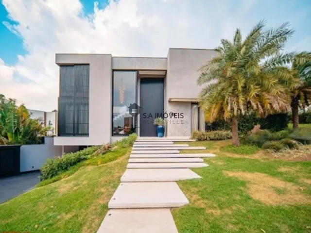 Imagem: A casa em condomínio possui 5 Dormitórios, 5 Suítes, 7