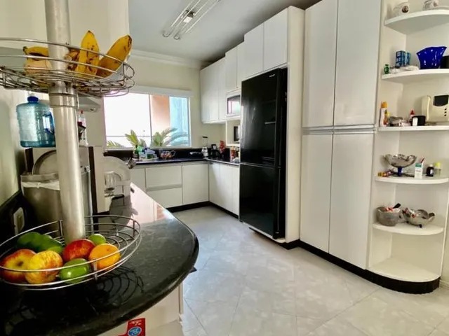 Imagem 9: Casa para Temporada em Itapema, Centro, 4 dormitórios, 4 suítes, 5 banheiros, 3 vagas