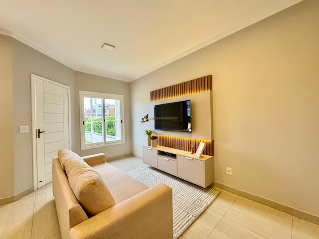 Imagem: Casa com Ótimo Pátio Frontal e nos Fundos