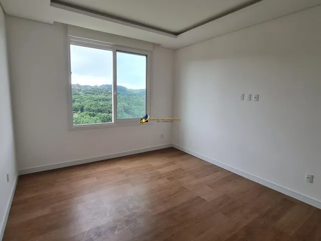 Imagem 5: Casa de Luxo em Gramado - Condomínio Alphaville com Área de Lazer Completa