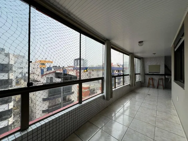 Imagem 2: Centro de Capão da Canoa - junto a praça do Mini golfe - ampla sacada de frente