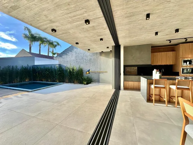 Imagem 13: Belissima casa decorada e com piscina, 4 suítes - Próximo ao mar em região nobre de