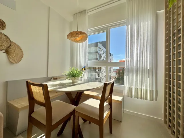 Imagem 4: APARTAMENTO FINAMENTE MOBILIADO E DECORADO - SACADA DE FRENTE - NAVEGANTES CAPÃO DA