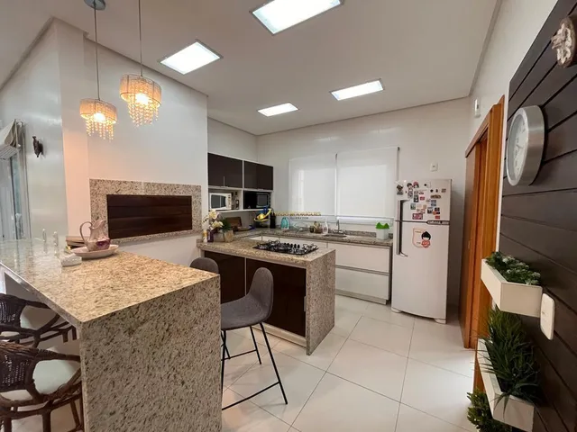 Imagem 10: Casa mobiliada à venda em Condomínio fechado com praia privada e infra completa