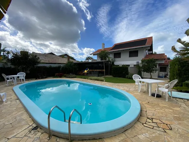 Imagem 3: Sobrado com piscina e 5 suítes em Atlântida Xangri-lá - Próximo ao Caburé