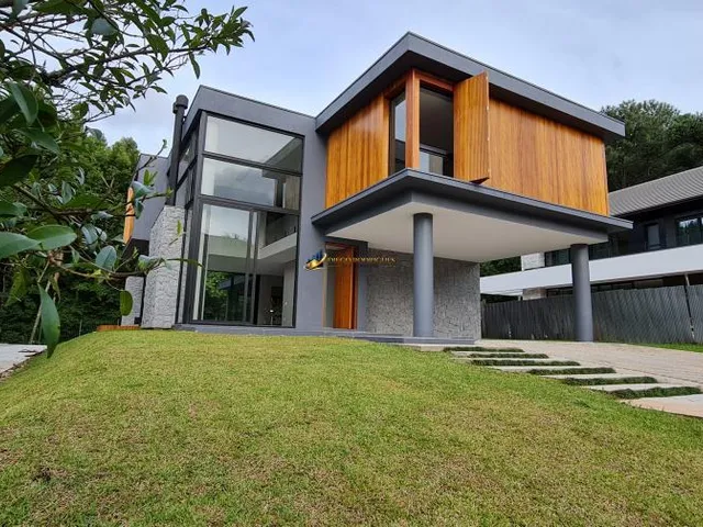 Imagem: Linda casa localizada no Alphaville Gramado