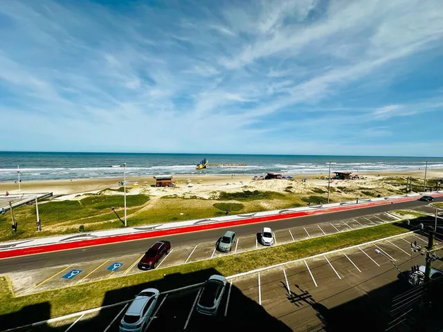 Imagem 2: Raridade!! Apartamento com vista para o mar 2 Dormitórios com box