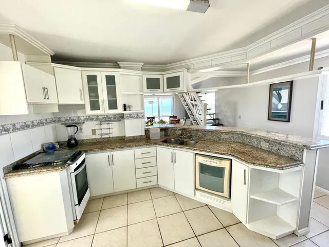 Imagem 7: Cobertura 4 Dormitórios Duplex com deck Piscina Vista eterna para o mar!!