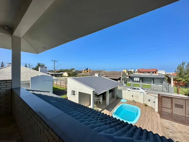 Imagem 3: Sobrado de 3Dormitórios com piscina placa solar pertinho do mar!!