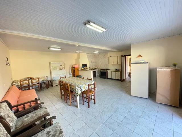 Imagem: Casa de 3 dormitórios com anexo perto a