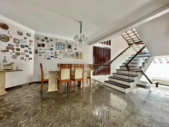 Imagem 4: Luxuosa mansão com 6 Quartos (4 Suítes), 350m² e Piscina no bairro Itaigara, com