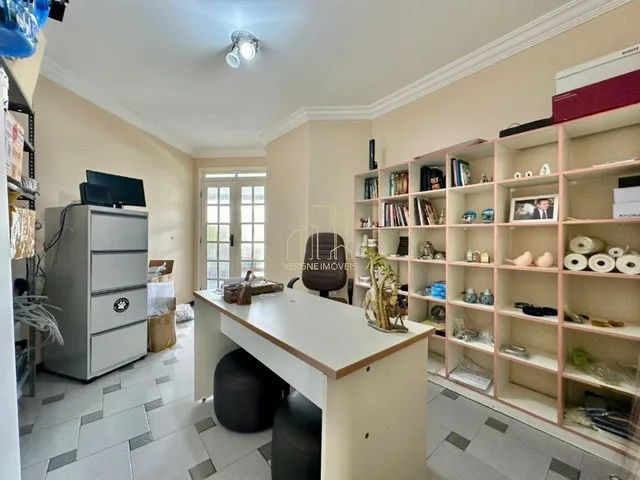 Imagem 13: Luxuosa mansão com 6 Quartos (4 Suítes), 350m² e Piscina no bairro Itaigara, com