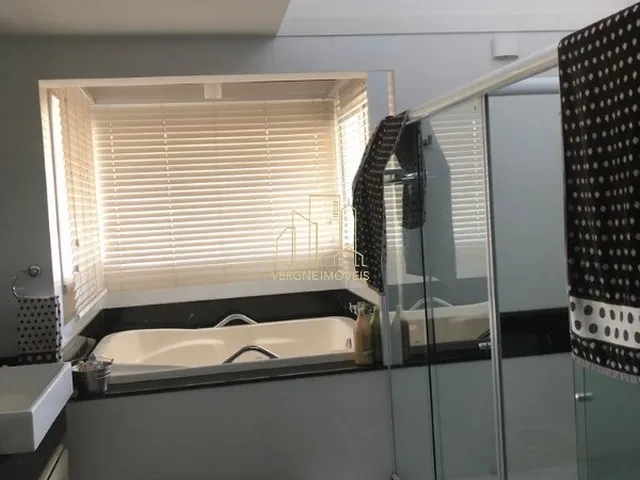 Imagem 14: Casa Alto Padrão com 4 Suítes e Espaço Gourmet à Venda em Alphaville Salvador I