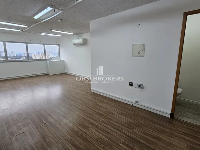 Imagem: A sala comercial possui 1 Banheiro, 1 Vaga na garagem,