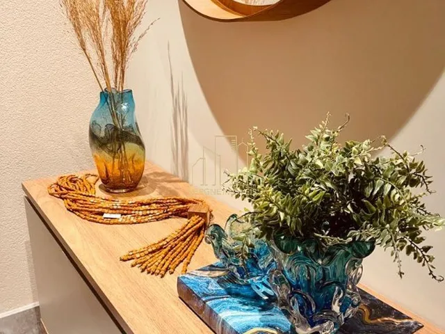 Imagem 13: Excelente loft decorado com duas suítes e armários planejados a venda no Itaigara