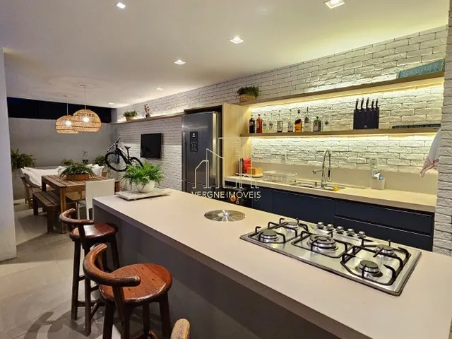 Imagem 3: Belíssima casa em condomínio fechado com três quartos e espaço gourmet a venda em