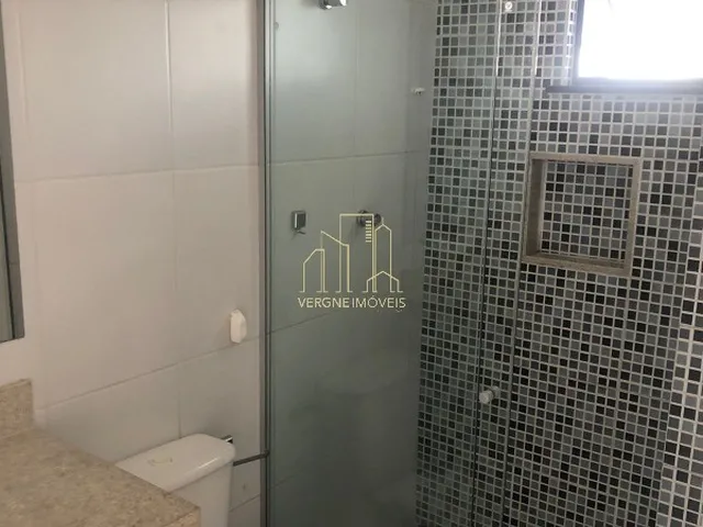 Imagem 8: Com ambientes amplos e modernos essa cobertura duplex com três suítes com espaço