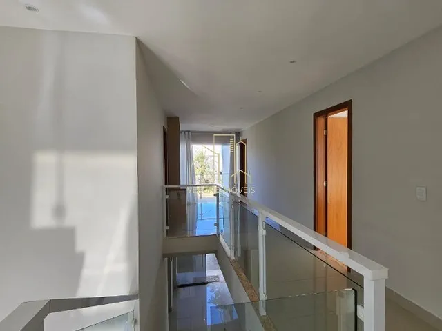 Imagem 13: Com conceito moderno e ambientes amplos essa belíssima casa com quatro suítes a venda