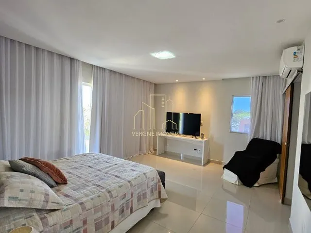 Imagem 16: Com conceito moderno e ambientes amplos essa belíssima casa com quatro suítes a venda