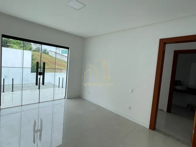 Imagem 8: Com conceito moderno e ambientes amplos essa belíssima casa com quatro suítes a venda