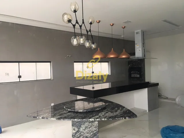 Imagem 3: BELÍSSIMA CASA MODERNA A VENDA NO CONDOMÍNIO BLUE GARDEN, COM PROJETO INOVADOR